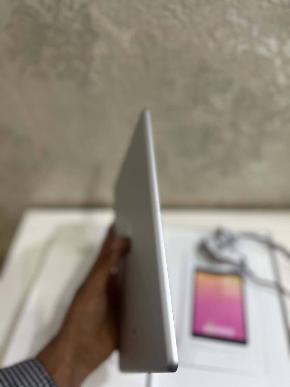 ايباد ٩ • ٦٤ • مع ملحقات