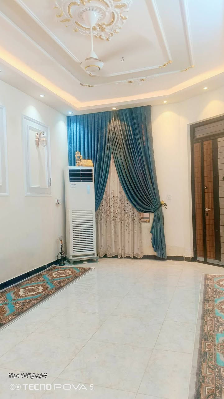 السلام عليكم عندي بيت للبيع 150 متر   اربع غرف نوم استقبال وصالتين حمامات اثنين بناء2025 بغداد الامين الثانيه شارع المكاتب يم روضه اليقين قريب على قناة  ***********
