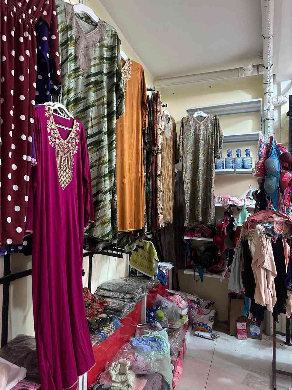 مجمع [ملابس جديد ]

نسائي - رجالي - آطفال

 بعده  ب درازنه ابيع شلع قطعه ع ٢٥٠٠

عندي اكثر ٣٧٠٠ قطعه مكان البصره تنومه 

واي استفسار اتصل ع رقم*********** البصرة, العراق
