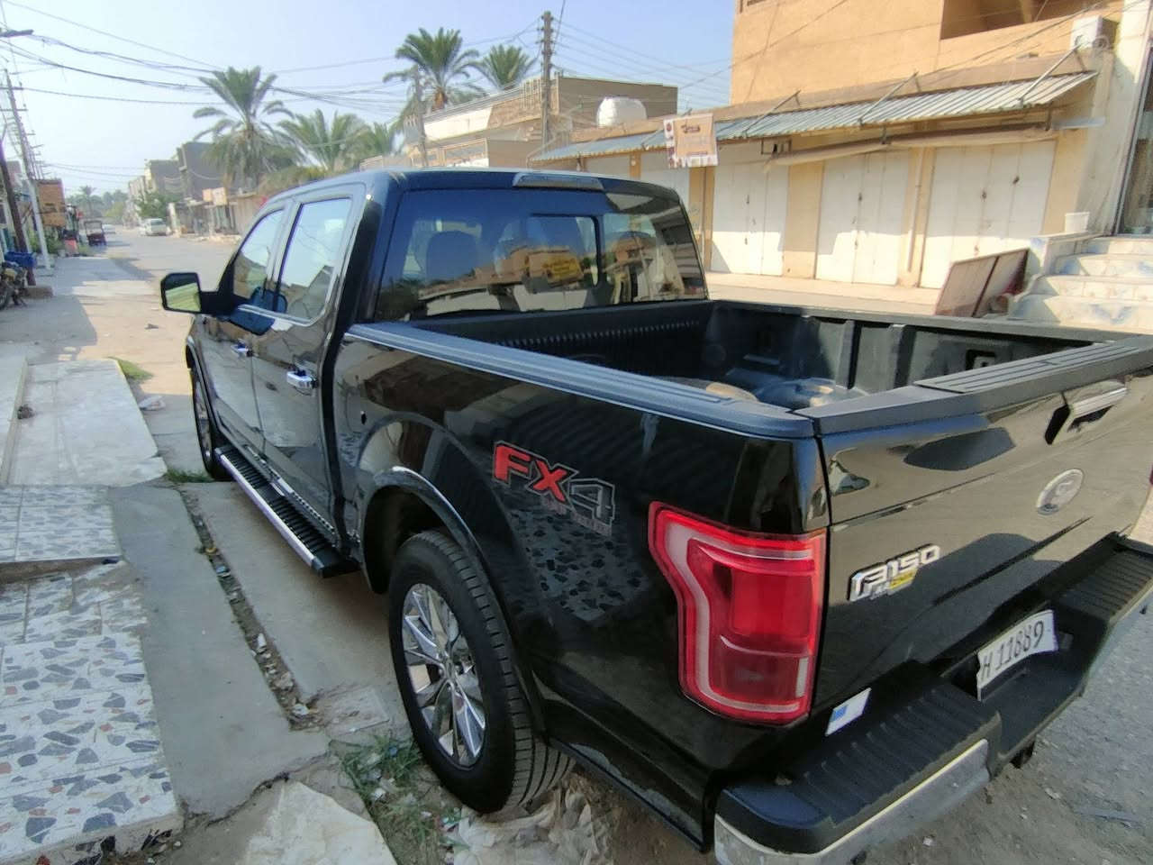 فورد F150  لاريات  2020 فول مواصفات باب طويل بدي قصير
السيارة ماشية 56 الف ميل جديدة 
محرك 5000 / 8 
فور ويل 
دبل بانورما 
تدفئة تبريد كشنات ستيرن 
انارة داخلية 
تشغيل عن بعد 
3 انظمة قيادة 
كشنات جلد اسود وهواي مواصفات اخرى ...

السيارة مديومة بالكامل ربع متصرف عليهة 
تخم تاير جديد 
دسكات جديدة 
برمجة جديدة 
دهن كير واكسل وبريك كلة جديد 
السيارة جاهزة للاخير 

الضرر 3 قطع البنيد مبدل وباب السايق والجامرلغ الخلفي صبغ بدون شواصي بدون ايرباك 
صور السونار موجودة
 السيارة وارد كندي رقمه بغداد بأسمي 

للاستفسار  السعر خاص 

***********
