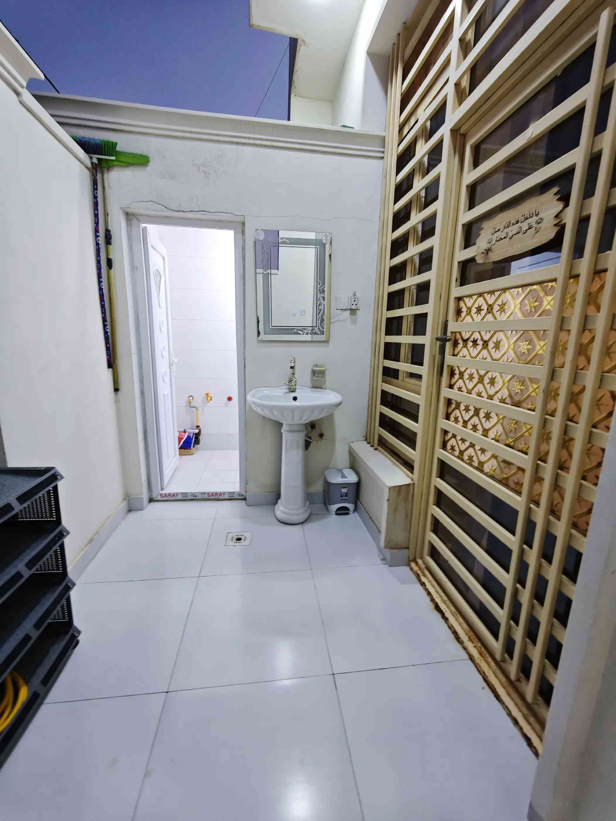 🏠 دار للبيع - موقع مميز وهادئ 🏠 المواصفات والتفاصيل: 📍 العنوان: حي الغدير الثانية- قرب شارع 20 - ميسان 💙 العماره  📐 المساحة: 100 متر طولاني  ⚖️ نوع السند: طابو صرف (ملك صرف). 🏗️ طابق واحد. 🛏️ غرفة نوم مريحة. 🛋️ صالة واسعة + استقبال للضيوف. 🍳 مطبخ بنظام (حار + بارد). 🚿 مرافق صحية (داخلية + خارجية). ☀️ منور لتهوية وإنارة طبيعية. 🚗 طرمة صغيرة بمدخل الدار. 💰 السعر والمواصلة: 💵 السعر: 88 مليون دينار عراقي. 📞 للاستفسار والتواصل: *********** ☎️🤳 #عقارات  #قطع_اراضي  #عقار  #بيع_و_شراء_عقارات #الشعب_الصيني_ماله_حل😂😂
