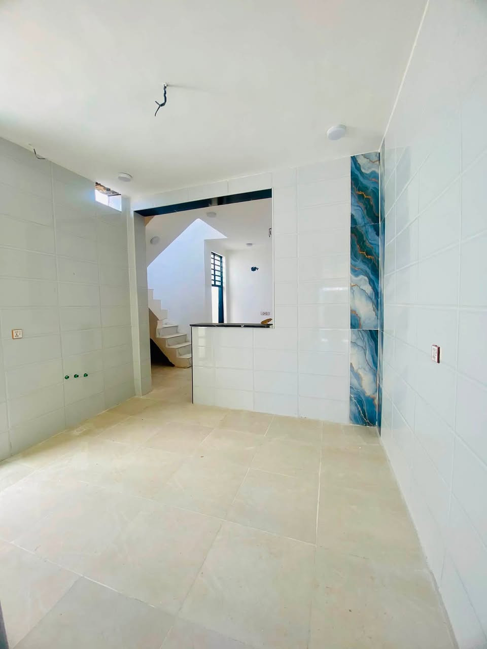 سلام عليكم
بيت 🏠 للبيع مساحه100متر

طابو زراعي 

بيت جديد ما مسكون غرفه +صاله+مطبخ +استقبال 

حمامات
بناء طابوق  أساس سقف صب كونكريت مركزي

سعر 41مع مجال 💸 

جميع الخدمات متوفر كهرباء +ماء+شارع 10م

شارع صب عمود ٣٢١قريب ع سوق 

***********للاتصال 

***********واتساب
