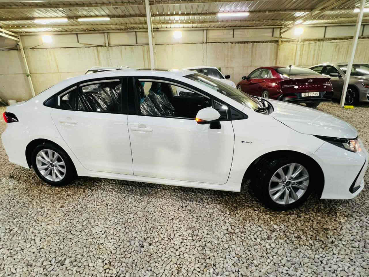 🚘 تويوتا كورولا هايبرد 2025 HEV🔋
🔥 سيارة الاعتمادية والاقتصاد بموديل 2025 🔥

⚙️ المحرك:
1.8 لتر بنزين + محرك كهربائي (هايبرد)
قوة إجمالية تقريباً 121 حصان
ناقل حركة أوتوماتيك E-CVT
دفع أمامي

✨ أبرز المواصفات:
✔️ شاشة وسطية كبيرة
✔️ عدادات ديجيتال
✔️ تشغيل بصمة + دخول ذكي
✔️ كاميرا خلفية
✔️ مثبت سرعة
✔️ رادار
✔️ إنارة LED أمامية وخلفية
✔️ ويل كب ألمنيوم رياضي

🛡️ أنظمة أمان:
وسائد هوائية محيطية
ABS + EBD
نظام مانع انزلاق

💎 سيارة عملية، اقتصادية، قليلة أعطال، ومناسبة للمدينة والسفر بنفس الوقت.

💰 السعر 161$  

ماشية 20000 

📍حلة طريق حلة نجف 

📞 للاستفسار والتواصل:

👨‍💻 خدمة البيع نقداً :
☎ *********** ظافر السيلاوي 
☎ ***********2 وسام المعموري 

💼 معرض درة بابل … نضع الثقة والجودة في المقدمة✔️

#كورولا_2025 #كورولا_هايبرد #تويوتا #سيارات #اقتصادية #Hybrid حلة, بابل
