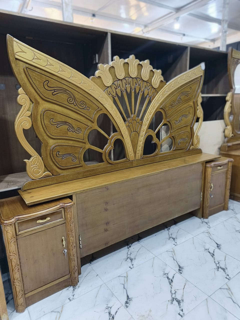 غرفه تزكام عماره صاج ثقيل نظاف فول شغل حديث العنوان دبيسات خلفة جامع الإمام صادق مقابيل مستشفى الحكيم ***********
