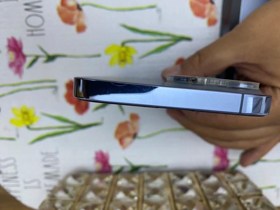 سلام عليكم ايفون 13 برو ماكس ماستر مع الكارتونه الاصليه رقم الطرازAH/A
لون بحري
ذاكره 256 بطاريه 100‎%‎ مو معلايه مبدله من جهاز اخر 
اخوان الجهاز من تشوفه بايدك كانما هسه فاتحه من الكارتون
جديد بمعنى الكلمه وخالي من الخدوش تماما ولا يقارن بالموجود بالسوك الاوربي 
سعره 725.000 الف وبي مجال 

•جهاز ثاني ايفون 11 برو ماكس نموذج M
 رقم الطراز LL/A لون ابيض 
 ذاكره 256 بطاريه 76‎%‎  الجهاز استخدامه 
 للبطاريه جيد جدا 
 الجهاز شاصيه بي خدوش وخدوش بسيطه بالشاشه ممبينه 
 وغير داخل صيانه وكل قطعه اصليه وبدون تبديل فقط الظهر مثل ما موضح بالصور 
السعر 275.000 وبي مجال

عنواني بغداد رقم الهاتف /***********
