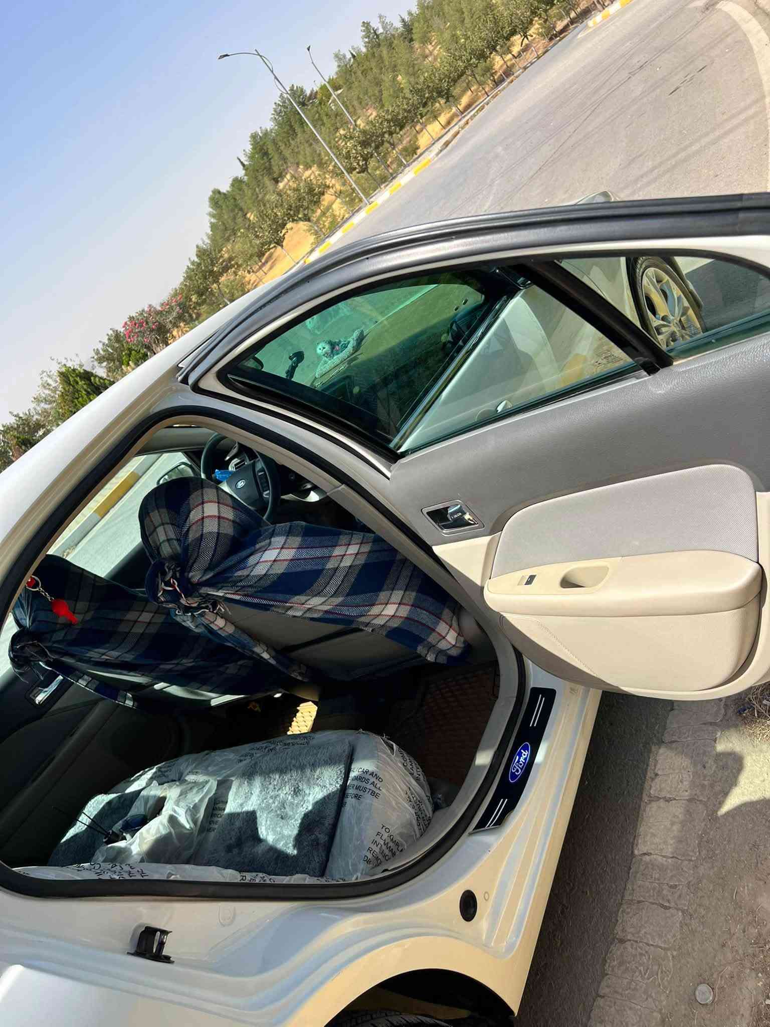 Ford fusion 2012 se 2.5
فۆڕت ڤیوشن ٢٠١٢ se  ٢.٥  ٤بستۆن شتی شاز مواسەفات ئەمریکی
ڕەنگی سپی شتی پاکو جوان  بێ مەسرەف زەمان
دەعمی نیە تەنها یەک چەمەلەخ دواوە بۆیاخە درگای گەراج بەری کەوتوە دیاریم کردوە لە ڕەسما
گێڕو مەکینە کارەبای بە شەرت شتی دانسقە تەپەی گێڕی نیە 
ڕۆن هایدرۆلیک گێڕ تازە شلەمەنی کامل گۆڕاوە پاتری تازە 
پێشو دوای زۆر تونو تۆڵە تازە گۆڕاوە 
تەبرید ساردو گەرم زۆر بێحلە 
سەنەوی تازە تا ٢٠٢٩
مواسەفات
ناو زەرد
گێڕ تۆماتیک
چوار جام کارەبا
حاسەی بەگ
کوشن کارەبا
شاشە و کامێرا
سیستەم سەوتی  sync
هەموو گیانی بە شەرت کامل سێرڤس و حەمام کراوە بەس لە سایەقی کەمە 
سعری ٩٨ مەعامەلە برایانە 
 *********** ژ.م
