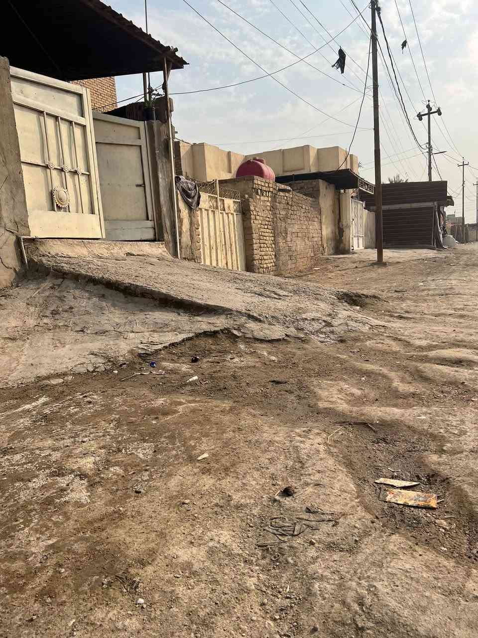 دار للبيع طابو زراعي سند 25
المساحة 150م
يبعد عن الشارع العام 40م
يحتوي على 
غرفتين نوم
استقبال
كلدور
مطبخ
مجمع صحي داخلي وخارجي
الموقع//ورديه سيف سعد بجهة علوه المخضر
للاستفسار اكثر الاتصال على الرقم

‭***********‬
