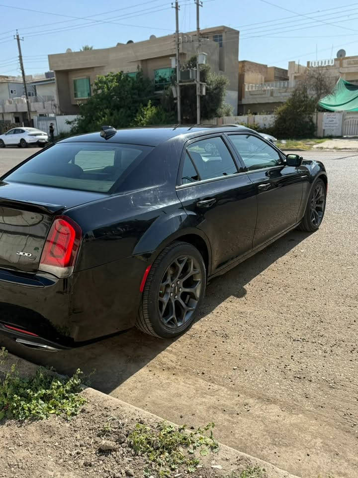 كرايسلر اوباما S300
الموديل: 2019
رقم بغداد 
 تحويل ثاني يوم 
المحرك : 6 سلندر 3600
حجم الويل: ويل كب S حجم 20
 كشنات جلد اسود اصل تدفئة
شاشة كبيرة للتحكم في ايعازات السيارة
كاميرا دوارة اصل
بصمة 2 للابواب مع بصمة تشغيل وتشغيل عن بعد
لايتات زينون عالي وناصي مع حاجبLED 
تحكم فول كهرباء الكراسي السايق + الصدر
تبريد قطعتين امامي وخلفي
تحكم ستيرن جهتين
 بلوتوث وحاكية وكروس سرعة
هيترات بلمرايا الجانبية
نظام ABS مانع انزلاق
منافذ USB امامي وخلفي

السعر  : 230$
للاستفسار 
***********
