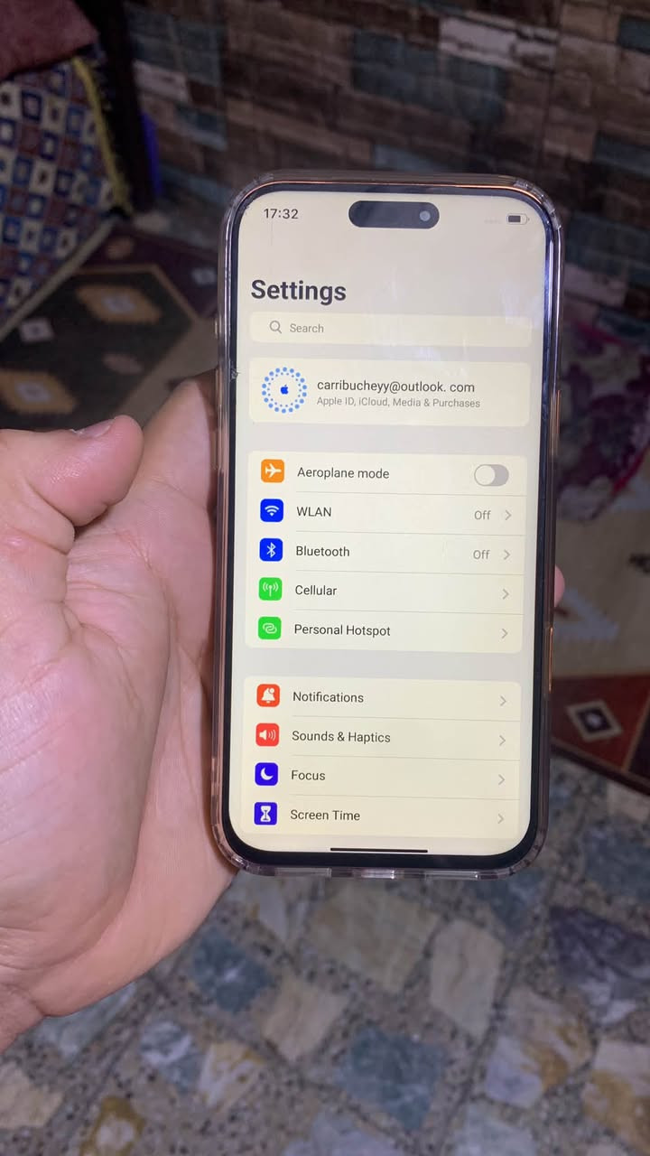 آيفون • مدينة الصدر • واتساب