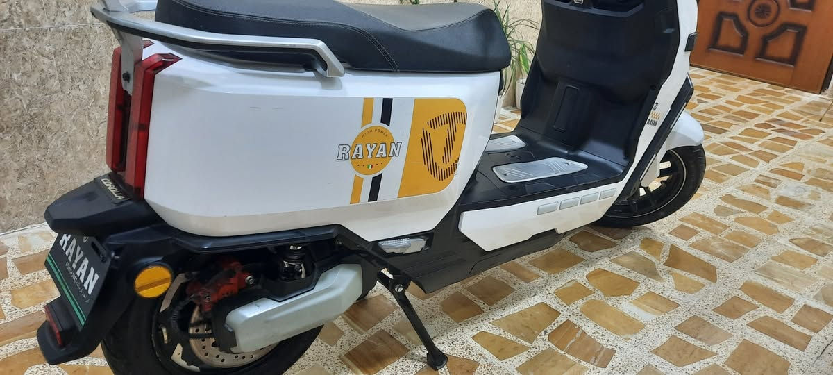 وحش الكون للبيع 
البطاريات 10ونص 11
اصليات مال شركه
ونضافه كدامك
واستخدام حيل قليل 
الون ابيض لؤلؤي 
السعر مليون وبي مجال 
ملاحظه بس بي بصمه وحد
*********** بي واتساب

