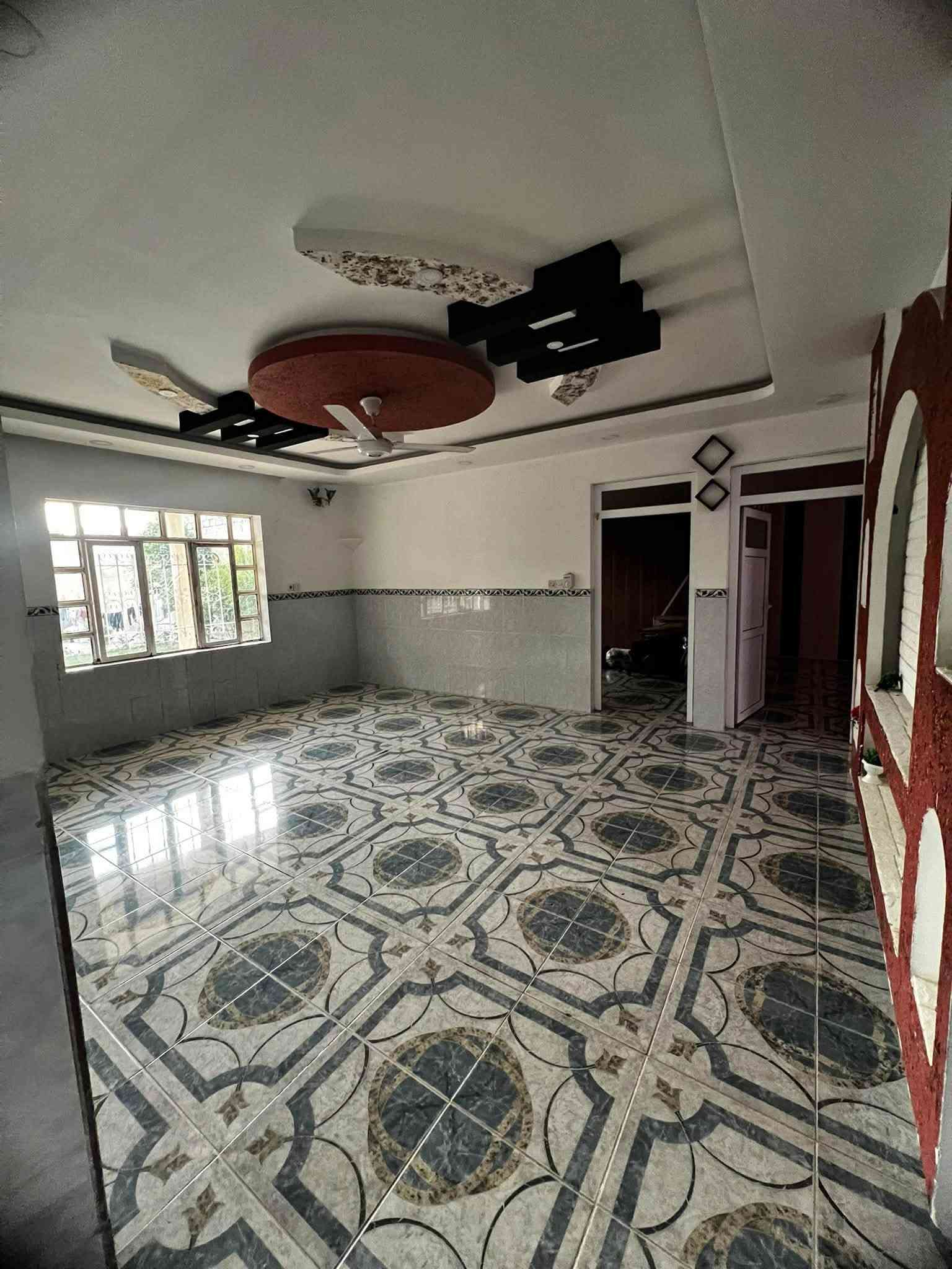 بيت للبيع  منطقه ساده 550 متر 
بعيد على شارع عام اب فرعين 
سعر 105 
*********** بي وتساب هم
