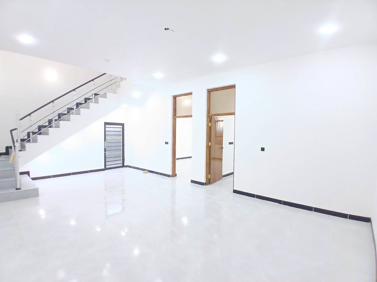 دار 🏠 لبيع طابو زراعي سند 25 كوت حي الحكيم شارع علاء غريب قرب الكورنيش بناء طابوق  مساحه 280  يتكون من غرفتين نوم سويت مطبخ استقبال هول صحيت داخليه وخارجيه السعر المطلوب98 مليون وبي مجال للشراي الاستفسار مراجعه مكتب دلالية حسن البيضاني*********** نستقبل كافة العروض في حي لحكيم
