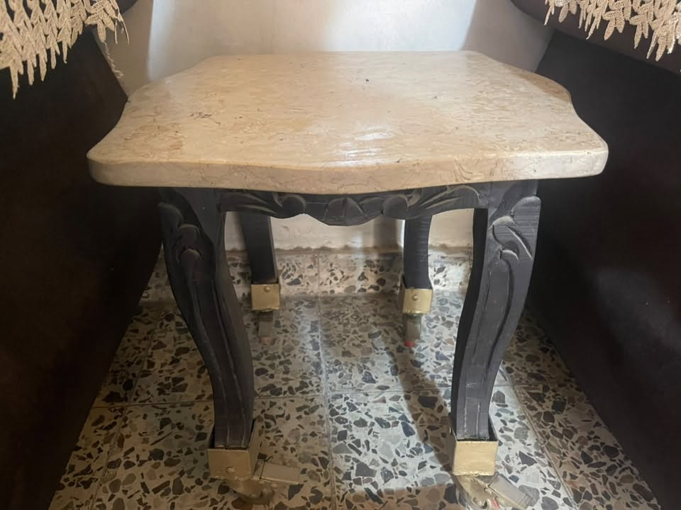 طبلات عدد اثنين كبيرة وصغيرة السعر ٥٠ الف
تخم قنفات ٣ قطع السعر ١٥٠ الف 
المكان بغداد الكرخ 
***********
