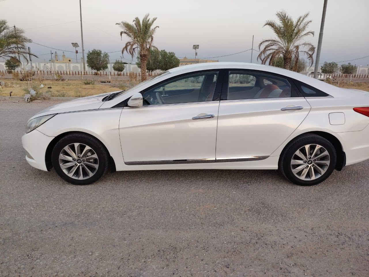 سوناتا موديل 14 خليجي محرك 2400 دوش مكفولة عدا البارد ومبين بالصورة بالباب نضيفة السيارة المكان النجف السعر 123 وبيها مجال للشراي ***********
