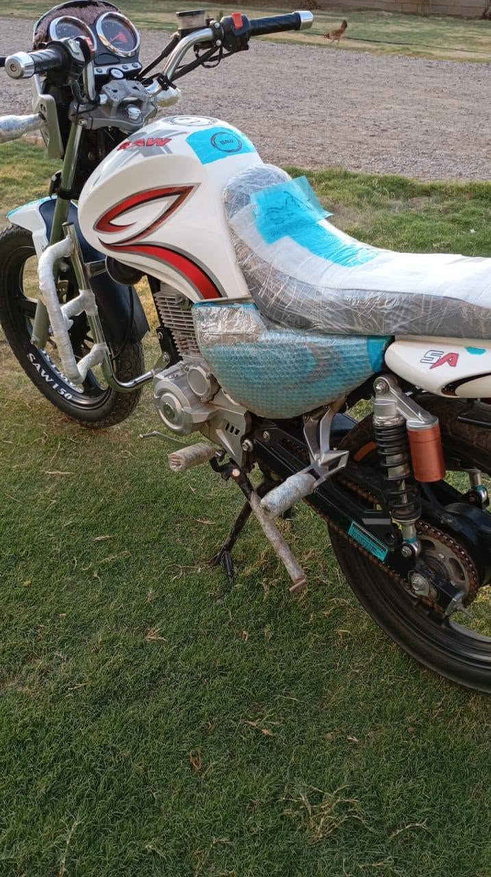 سنكي للبيع مديل 24 محرك 150بصمتين اربع سويجات التاير الخلفي مال شركه بعده دبلات شركه مملعوب بيها الموطور كامل مكمل اي نقص مابيه ممتعوب بعده شركه 
السعر مليون و325وبيه مجال مكاني الضلوعيه للاستفسار
***********
