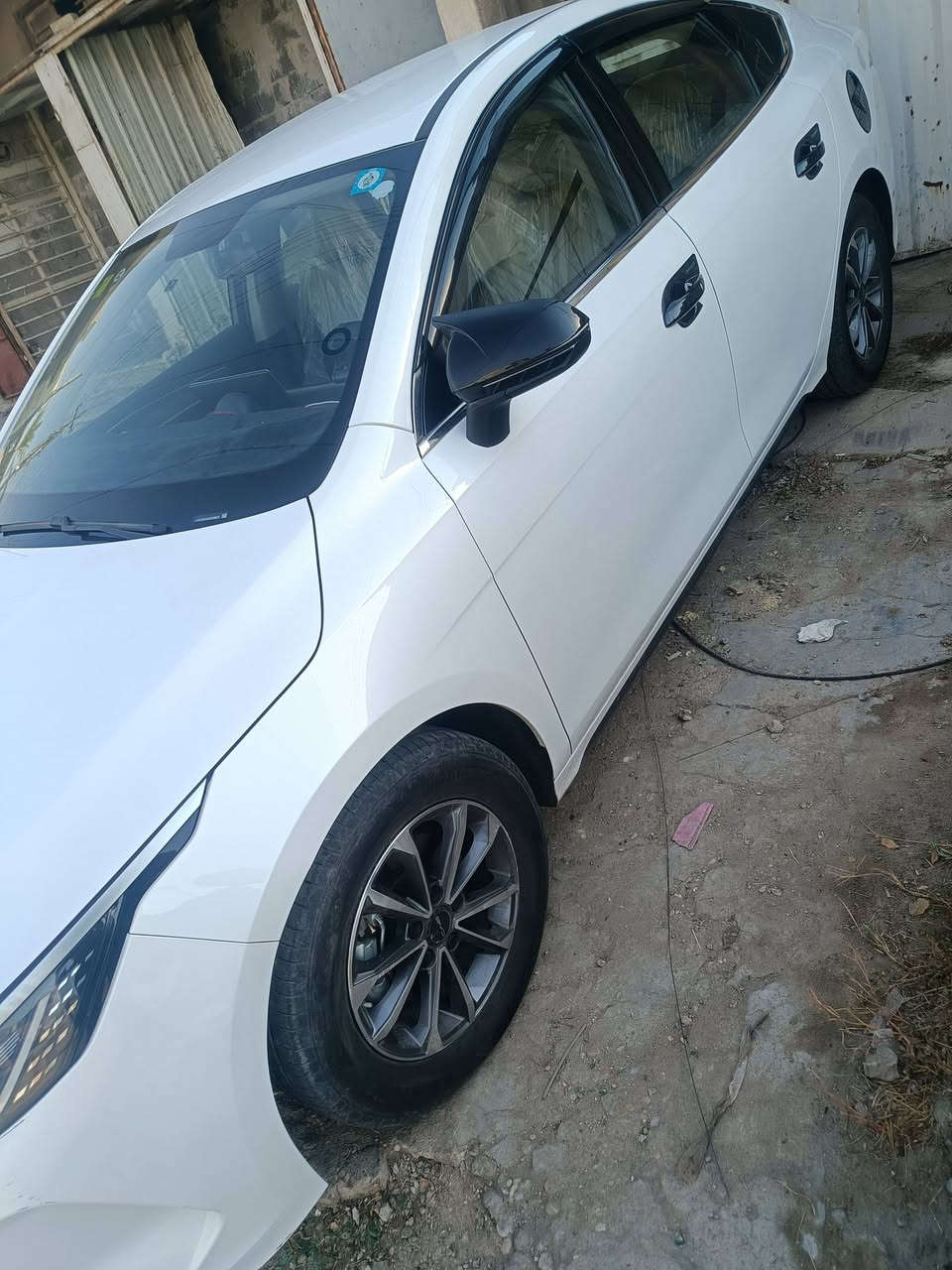 السلام عليكم
BYD
دسترويل 
مديل :2025
ماشيه : 15الف الكلي
تشغيل عن بعد 
كير محرك مكفول
كشنات ابيض رياضية
لد نهاري 
شاشه قلابه 
اشاير بل مري 
وبعد مواصفات دسترويل معروفه
السيارة بيها رصعات
 السعر 18250 وبيها مجال
عنواني بغداد 
حي اور.***********
