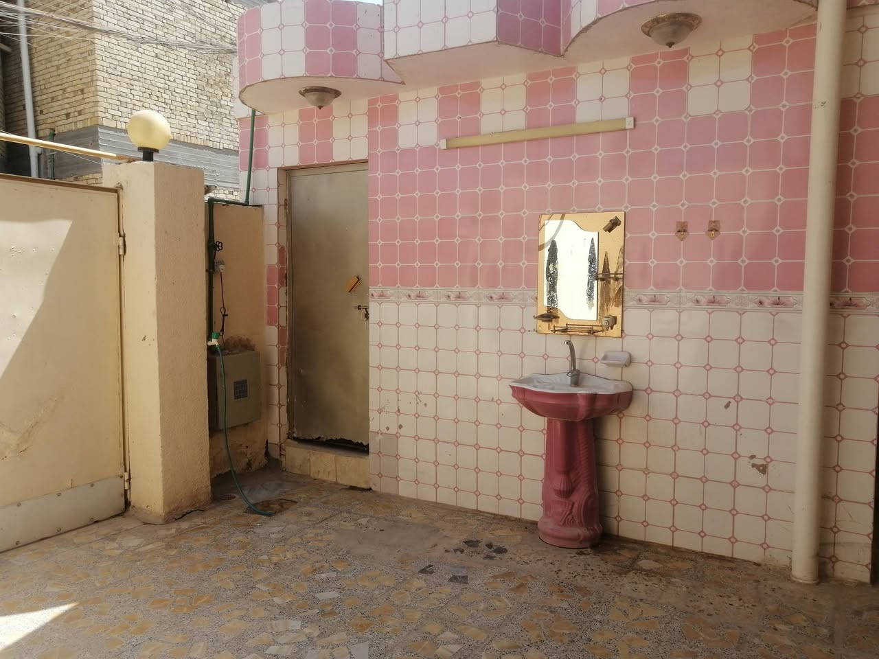 السلام عليكم بيت طابو طابقين مساحته 200 +محل
 العنوان حي ضبيع قرب بيت المرحوم شيخ زكريا
للاستفسار: 
***********
***********
