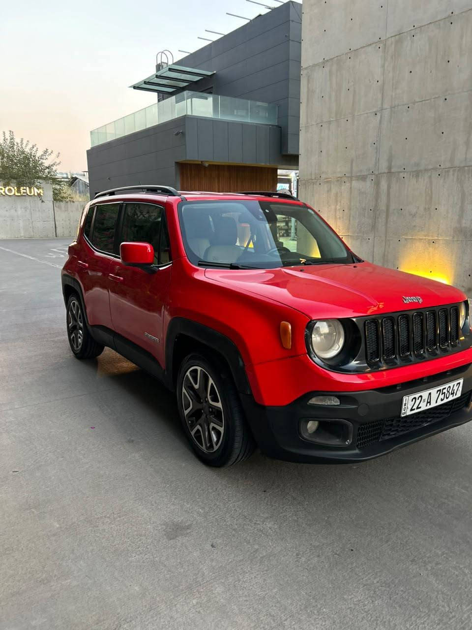 Jepp renegade sport
2017
سەیارەیەکی زۆر جوان و خاوێنە 
مالی دۆستە 
٢ پارچە بۆیاخە
بەسمە
گێر ئۆتۆماتیک
سپۆرت
شاشە 
زۆر مواسەفاتی تر
بۆ زانیاری زیاتر پەیوەندی بە خاوەنی
 ***********
