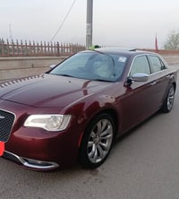 كرايسلر ٣٠٠ • فول مواصفات • دواخل عسلي