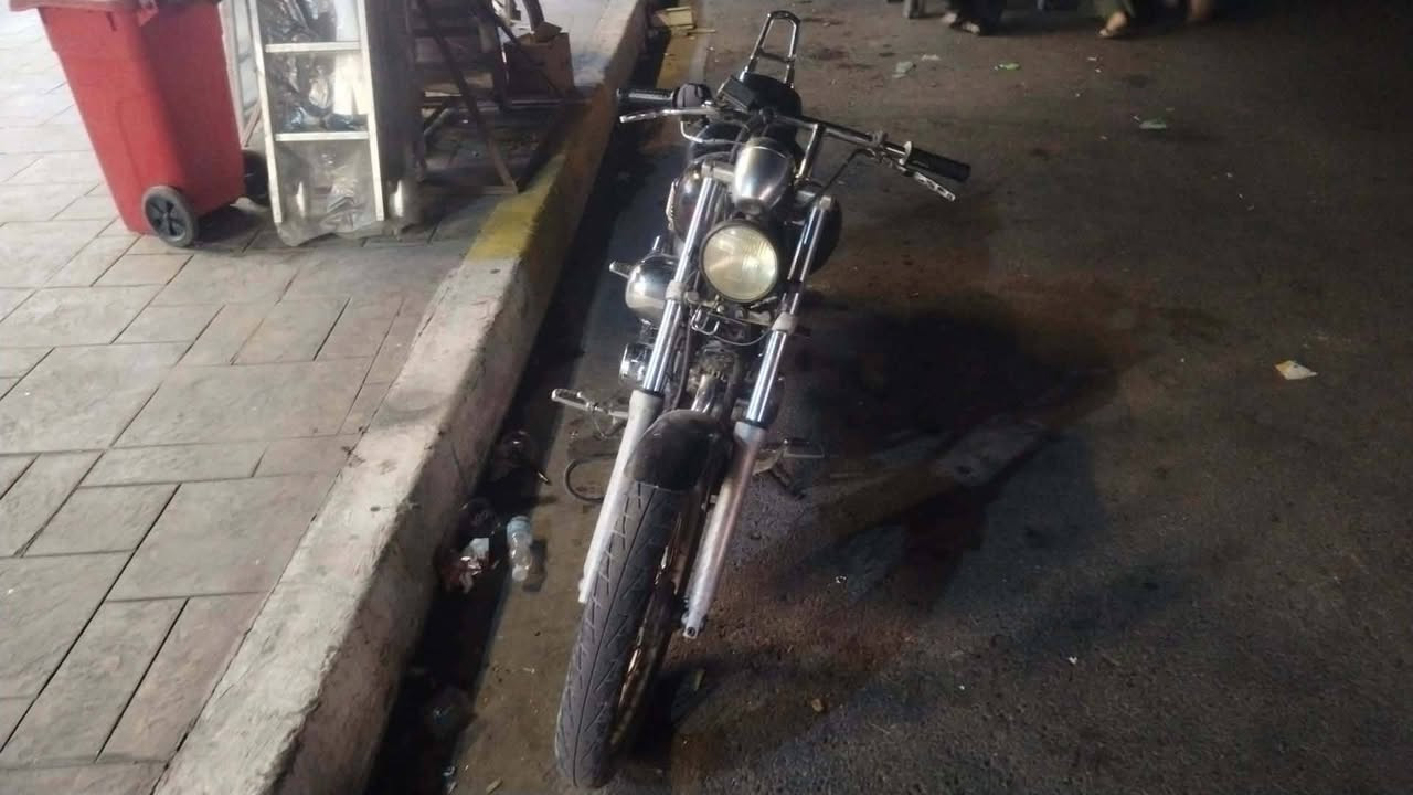 السلام عليكم
السلام عليكم 
Yamaha virago 250 
دراجه ما بيه هوايه نقوصات 
مكينه لا تنقيص ولا تبخير بس صوت بالخانه الاماميه بالكور 
دراجه محويرين الضفيره الى قصيره يعني تشغيل وكلوب بس كير كفاله الدراجه كله كفاله ما عدا الخانه الاماميه 
مكانه بغداد شهداه العبيدي الثالثه 
السعر 750 وبيه مجال. رقم الهاتف ***********
