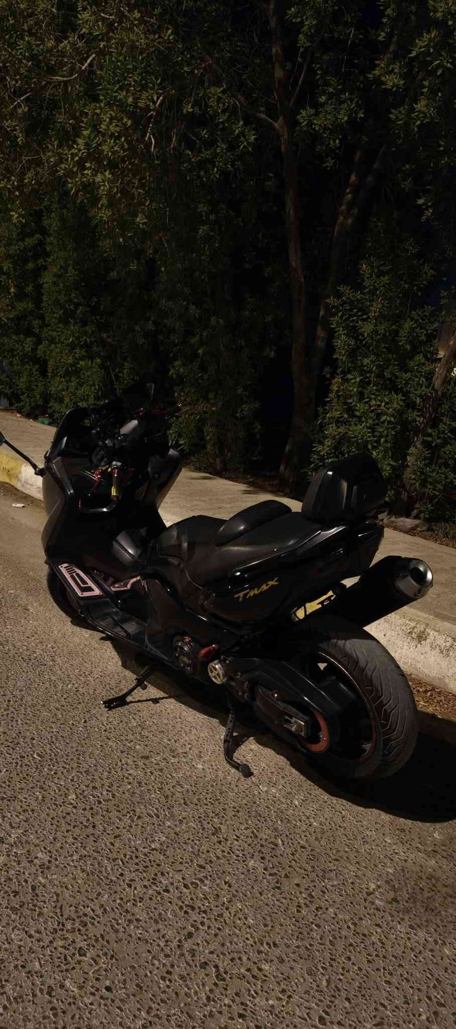 السلام عليكم T MAX 2014بيهة قطع تزويد تاير جديد لايت زنون دراجة كبالك نضافة 100%السعر 41رقم***********واتساب
