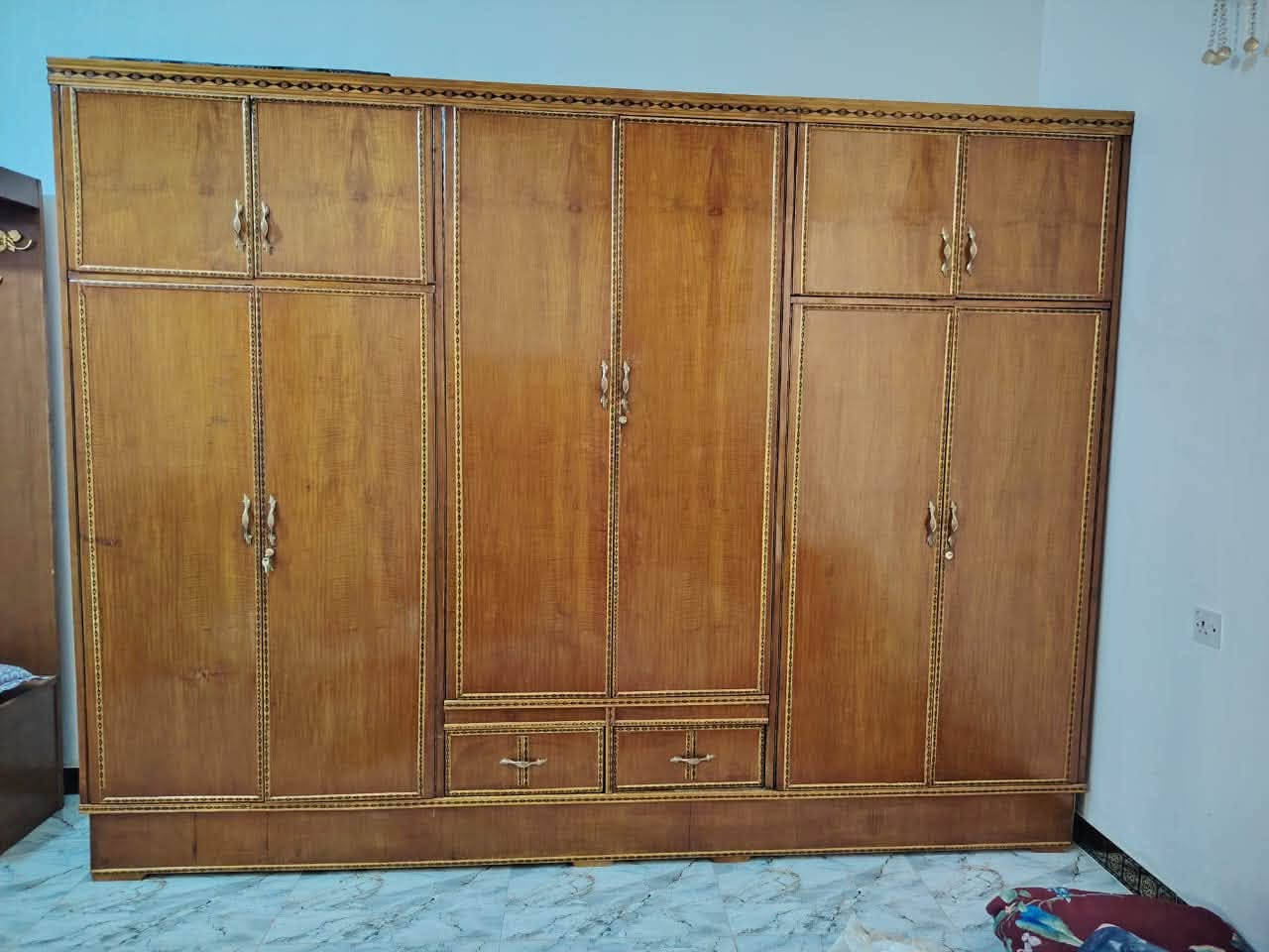 السلام عليكم كنتور نضيف للبيع سعره 215 وبي مجال المكان زعفرانيه ***********

