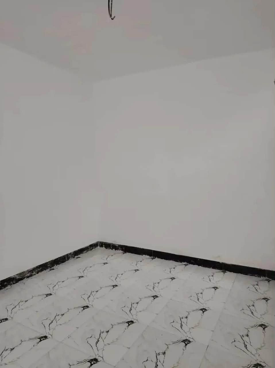 عرض مناسب جداً
بيت 50 متر مربع🏠للبيع بالنجف مقابل ملحق القريه شارع الصب عمود ٣٢١ يم السوك مباشر

السعر  19 مليون فقط 💸💸
للاتصال ***********
***********واتساب

نص مكتوب في الصور:
- بلاشششششش خلص من الاجار وأخذلك 50