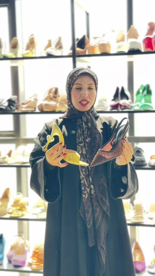 شي ان النجف - شارع الروان في الشارع المقابل لفندق ريبال يومياً من الساعة ال10 صباحا الى الساعة ال12 ليلا

