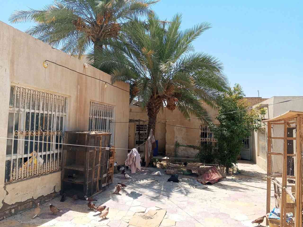 السلام عليكم ورحمه الله وبركاته
بيت زراعي للبيع في الدغاره حي الشرطه خلف المحطه الجديده 
مساحه البيت 450 متر محتويات البيت 3 غرف نوم وصالتين والاستقبال معزول 10طول وعرض 5 البيت بحاله ممتازه لكن يحتاج إلى بعض الترميم السعر 75 مليون وبي مجال للتفاوض 

ملاحظه البيت بدون سطح 

للاستفسار الاتصال بالرقم 
***********
