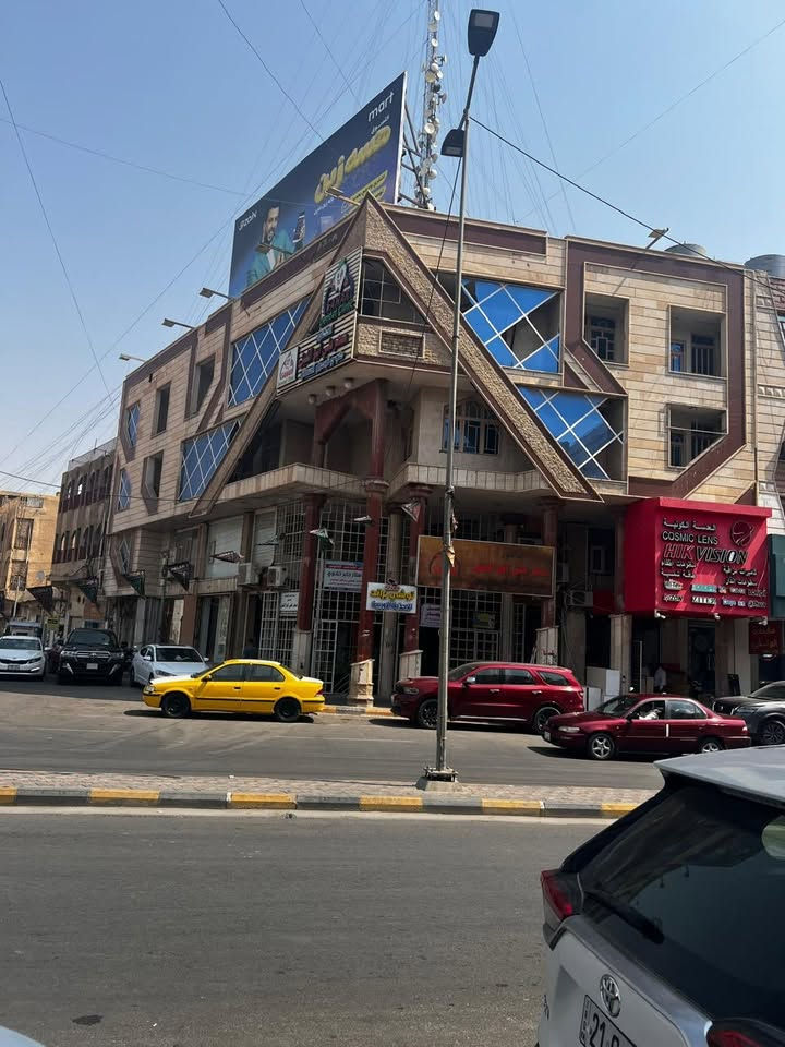 محل للايجار السوق قرب ساحة العامل بناية ركن مجاور مستشفى البتول المحل في الطابق الارضي تحتوي البناية على محال تجاريه ( السرداب + الطابق الارضي ) الطابق 1 + الطابق 2 ايضا صالحات للايجار  شركة او مخزن الطابق 1+2 باب جانبيه معزوله مع مصعد سعة 4 اشخاص التفاصيل اكثر واتساب او اتصال ***********
