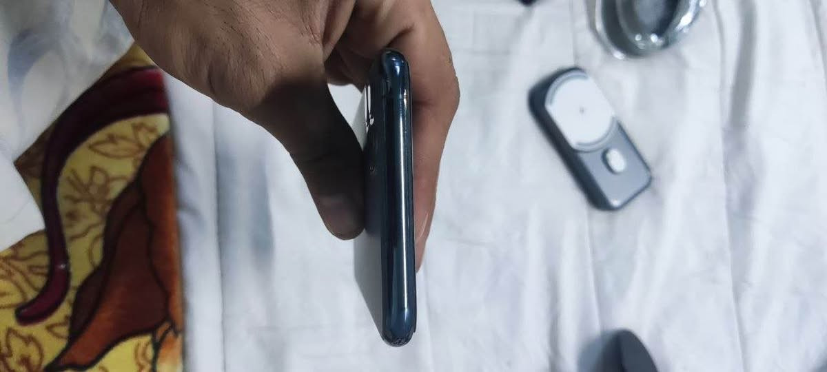 السلام عليكم 11Pro max
لون زيتوني مثل ما موضح جهاز نضيف جداً وعلة اديه استعماله بطاريه مبدلة قدرة عاليه 100‎%‎يعني انسه الصرف ممبدل بعد اي شي ذاكرة256نضافة الجهاز 98‎%‎ السعر 350وبي مجال قليل 🤍 *********** بغداد, العراق

نص مكتوب في الصور:
- 4:52 52 حالة البطارية والشحن رسالة مهمة حول البطارية تعذر التحقق من أن بطارية هذا الـ iPhone بطارية أصلية من Apple، قد لا تكون التفاصيل دقيقة تماماً. لمعرفة المزيد الحد الأقصى للقدرة 100% هذا قياس لقدرة البطارية مقارنة بقدرتها عندما كانت جديدة. قد تتسبب القدرة المنخفضة بتقليل ساعات الاستخدام بين عملية الشحن والأخرى. أقصى قدرة للأداء الـ iPhone غير قادر على تحديد عمر البطارية. شحن البطارية المحسن للحد من استنزاف عمر البطارية، يتعلم الـ iPhone من عادات الشحن اليومية، بحيث ينتظر ولا يتجاوز 80% حتى يحين موعد حاجتك إلى استخدامه.
- 52 4:52 حول سجل تاريخ القطع والخدمة الأغاني 3,339 الفيديوهات 7,259 الصور 57 التطبيقات السعة 256 غ.ب. متوفرة 117.15 غ.ب. عنوان Wi-Fi D0:3F:AA:B2:E2:68 Bluetooth D0:3F:AA:AF:09:73 البرنامج الثابت للمودم 8.00.00 SEID EID 8904903200500888260005142741201