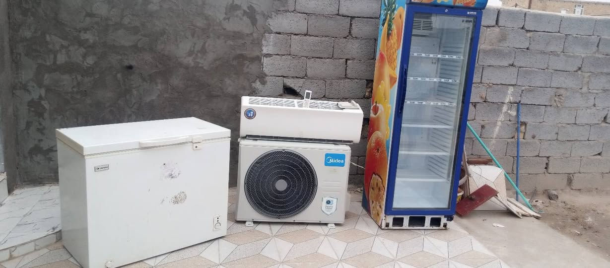 سلام عليكم براد للبيع شغال فول نضافه ومجده 11 قدم شغاله فول نضافه وسبلت طن ونص شرط شغل تبريد فول كلهن مكفولات 
سعر البراد 200 ولمجمده 200 وسبلت 400 محتاج ومستعجل عليهن مكاني شطره هاذه رقم الهاتف ***********

