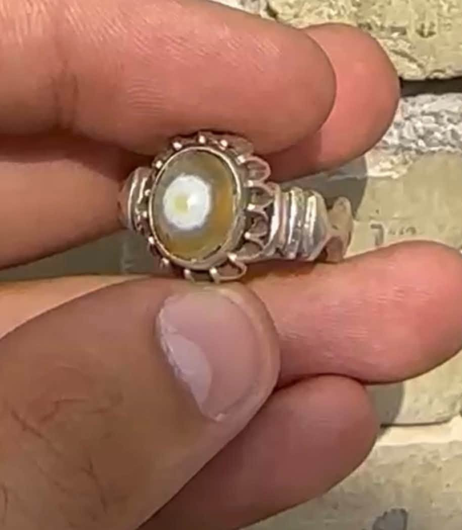 السلام عليكم
سليماني اصفر عين صريحه يسر الناضرين ✨

صياغه يدويه ثقيله جدا ✅

قديم حيل صياغه وحجر ✅

القطعه نوادر تحفه موجود توصيل ***********
