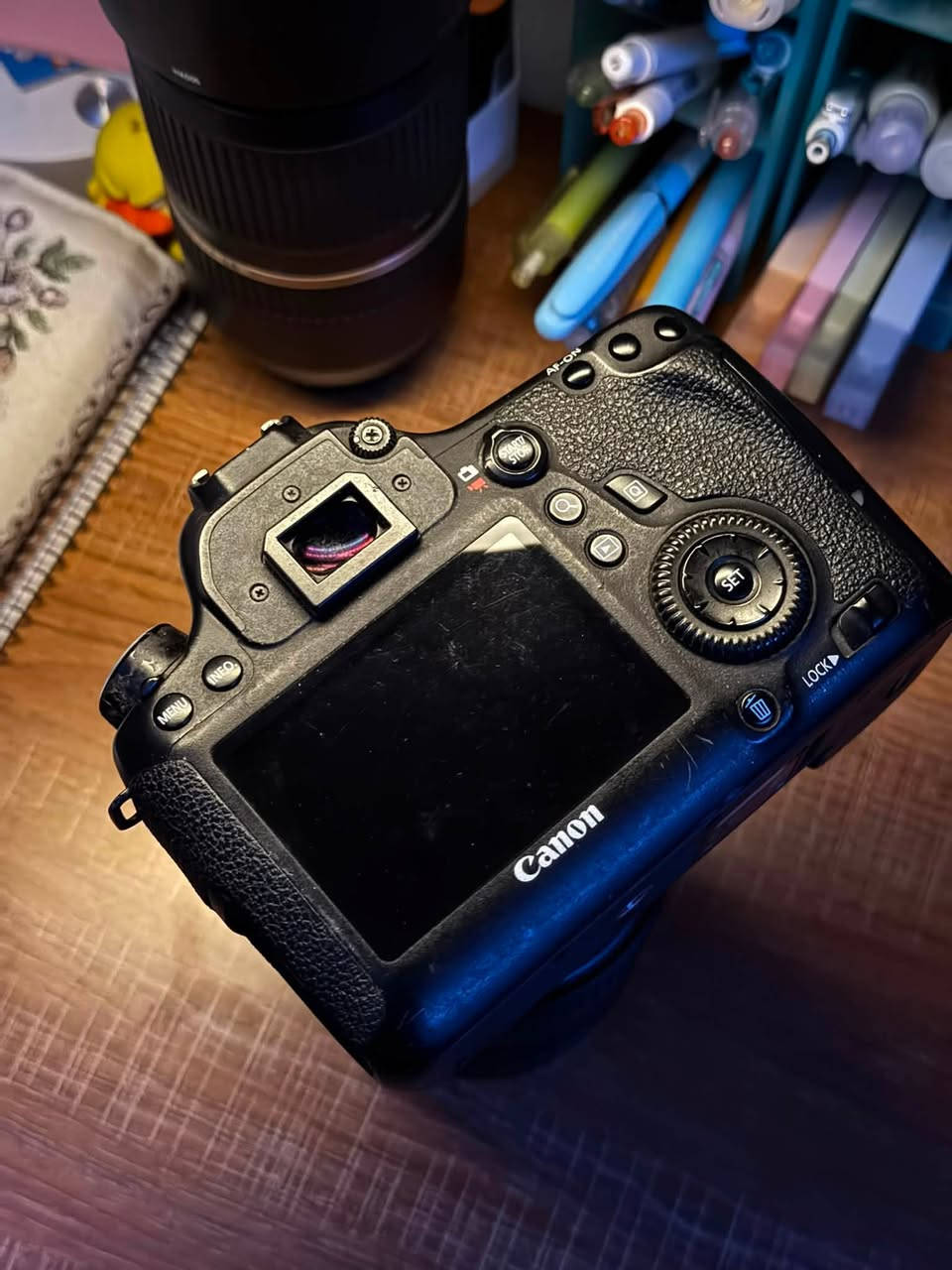 كامرة كانون 6d + مانع اهتزاز من شركة moza
+
عدسة كانون 24-70 فتحة 2.8
عدسة كانون 50mm فتحة 1.5
عدسة تامرون 70-300 فتحة 4-5.5
رام 64 كيكا سرعة 200
حقيبة كتف كانون
سعرهن كلهن 1.600 
مكاني بغداد بسماية وموجود توصيل
***********
