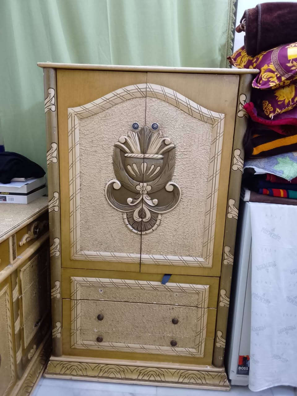 السلام عليكم ورحمه الله وبركاته غرفه اخشاب للبيع السعر 500 باله كويتي نظيف اخو الجديدالتواصل***********
