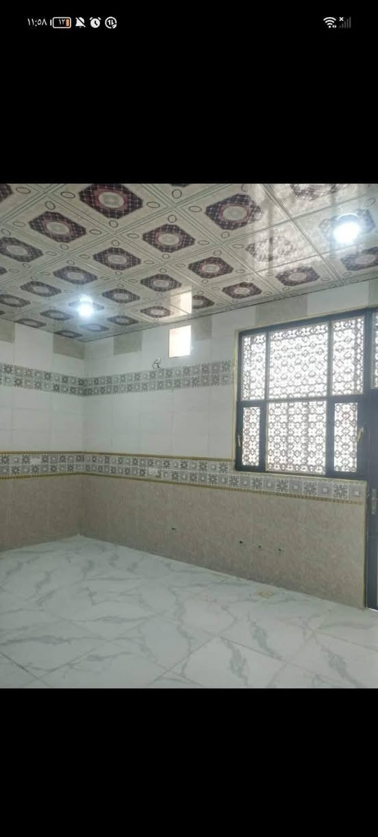 البيت في ابي الخصيب شارع الوسطي 
المساحه 200 بناء حديث 2024
خدمات ماء كهرباء مجاري شارع 15 متر تبليط اناره 
يحتوي على غرفتين منام وصاله وديوان ومطبخ ومناور اثنين
صحيات داخليه و خارجيه و كراج واسع 
نوع العقار وقف سني يتسجل بسم المشتري شارع قمر بني هاشم 200 متر عن المدرسة الصفرة
السعر 83وقابل للتفاوض
للاستفسار ***********
