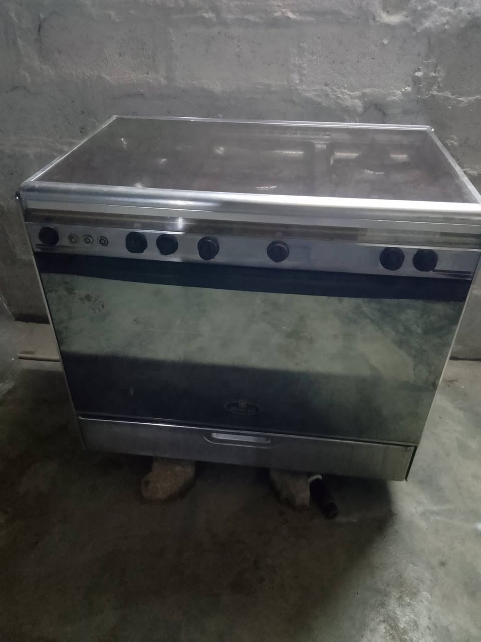 طباخ كريازي للبيع سعر 180 وبي مجال ***********

