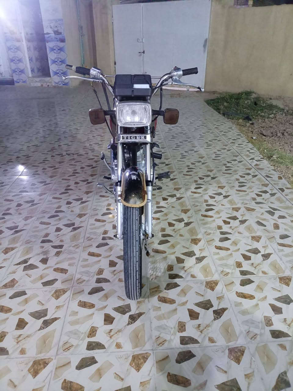 السلام عليكم تايجر موديل 20 دراجه حلوه نفس اللي بالصوره سعره 375 بها مجال مكاني كوت شارع النفط ***********
