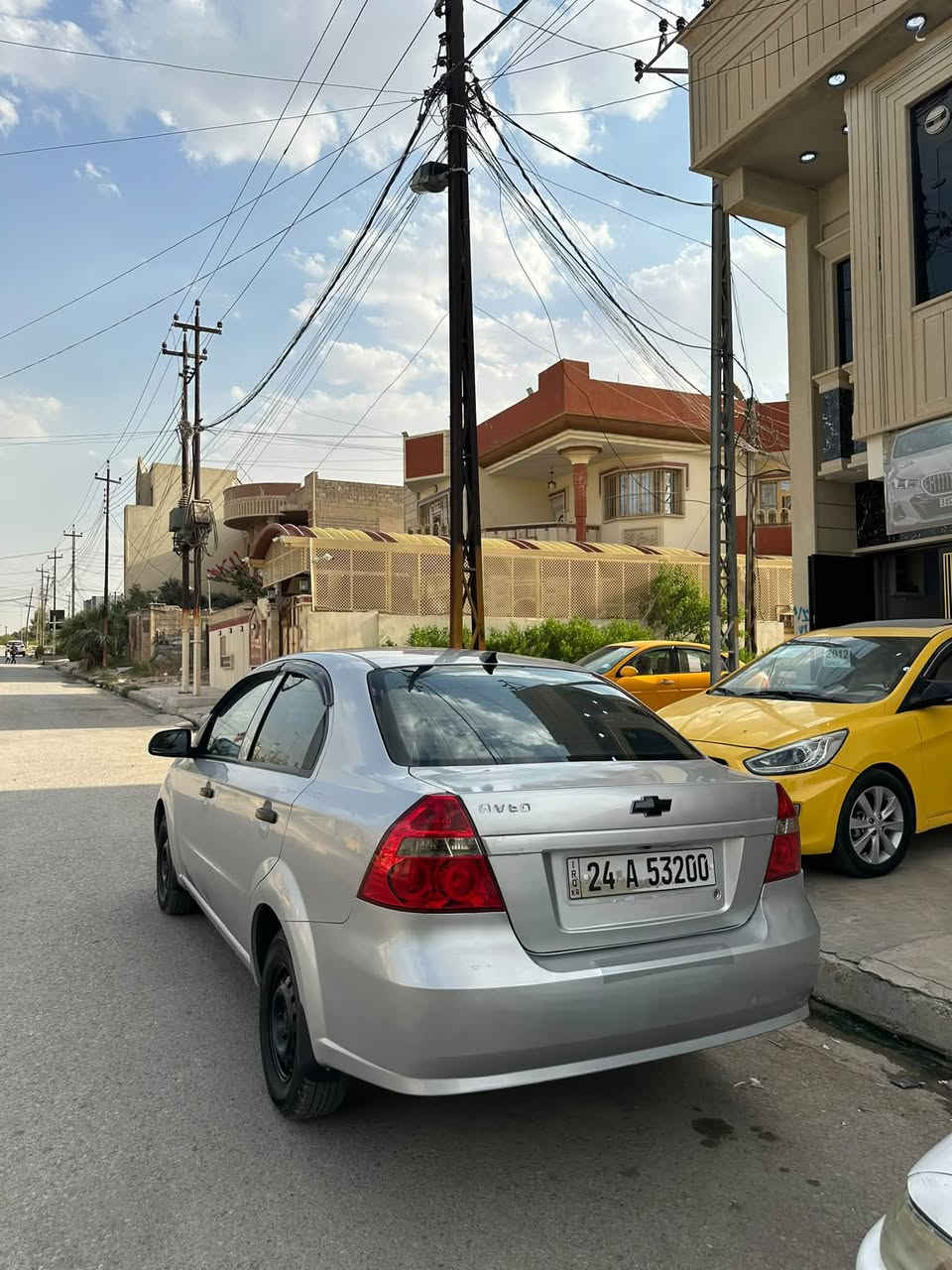 AVEO : افيو 
موديل 2008
رقم دهوك الجديد 
محرك دبل كم شفت شرط 
كير عادي شرط 
تبريد شرط
طخم جديد  
الضرر جاملق خلفي وقبق صندوك بدون داخل 
السياره جاهزه ما ناقصها برغي شرط 
شرط التحويل 
السعر 54 وبيها مجال 
***********
