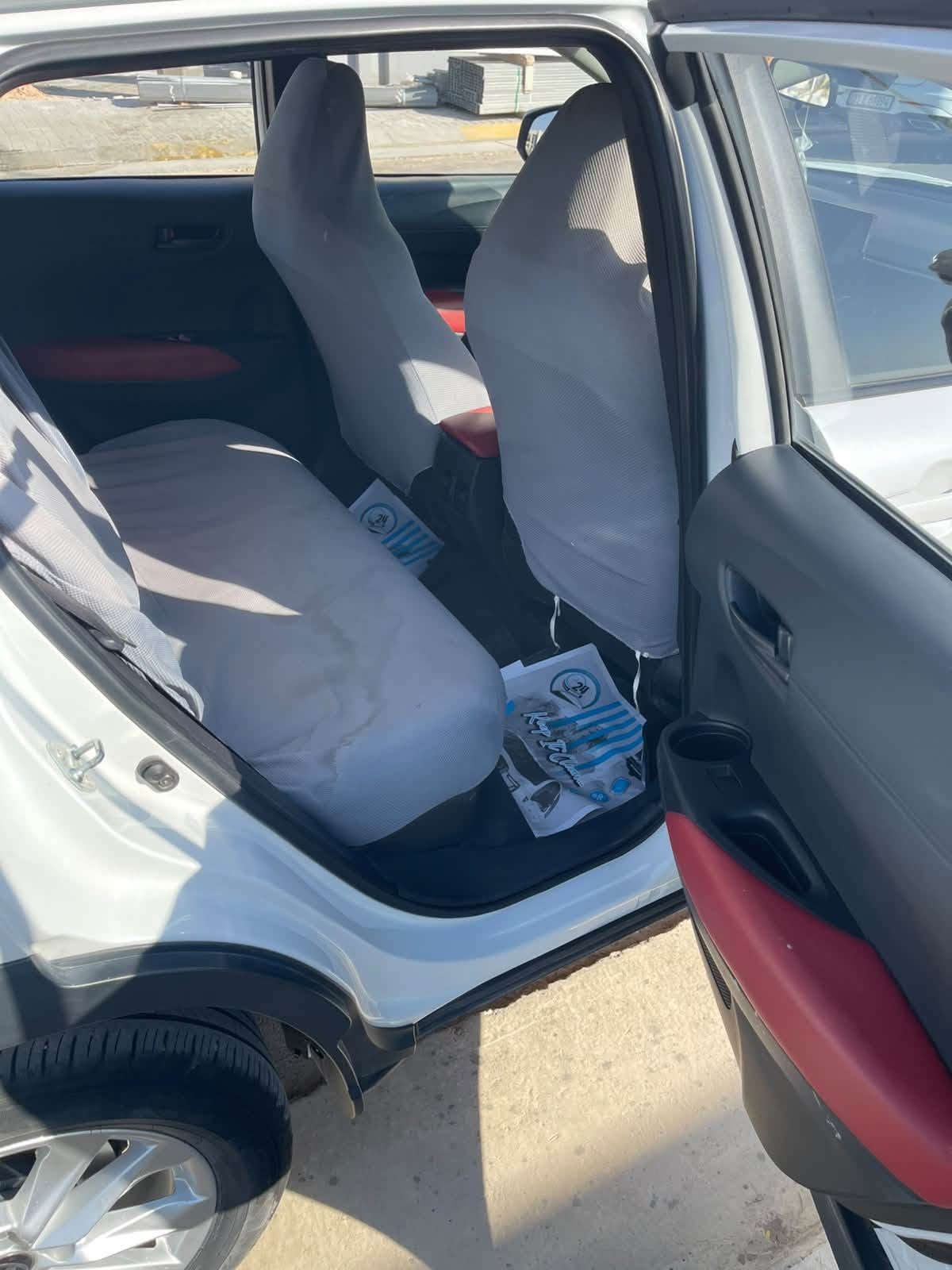 السلام عليكم للبيع كورله كروز مديل 24
مطلوبه للمصرف بسم شخص سكنه بغداد المنصور تنباع بوكاله 
فول موصفات 4 كامرات 
مكينه 2000
ماشيه 46 الف 
دواخل جلد احمر 
السعر 130 وبيه مجال 
اتصال ***********
مكاني القبله بصره
