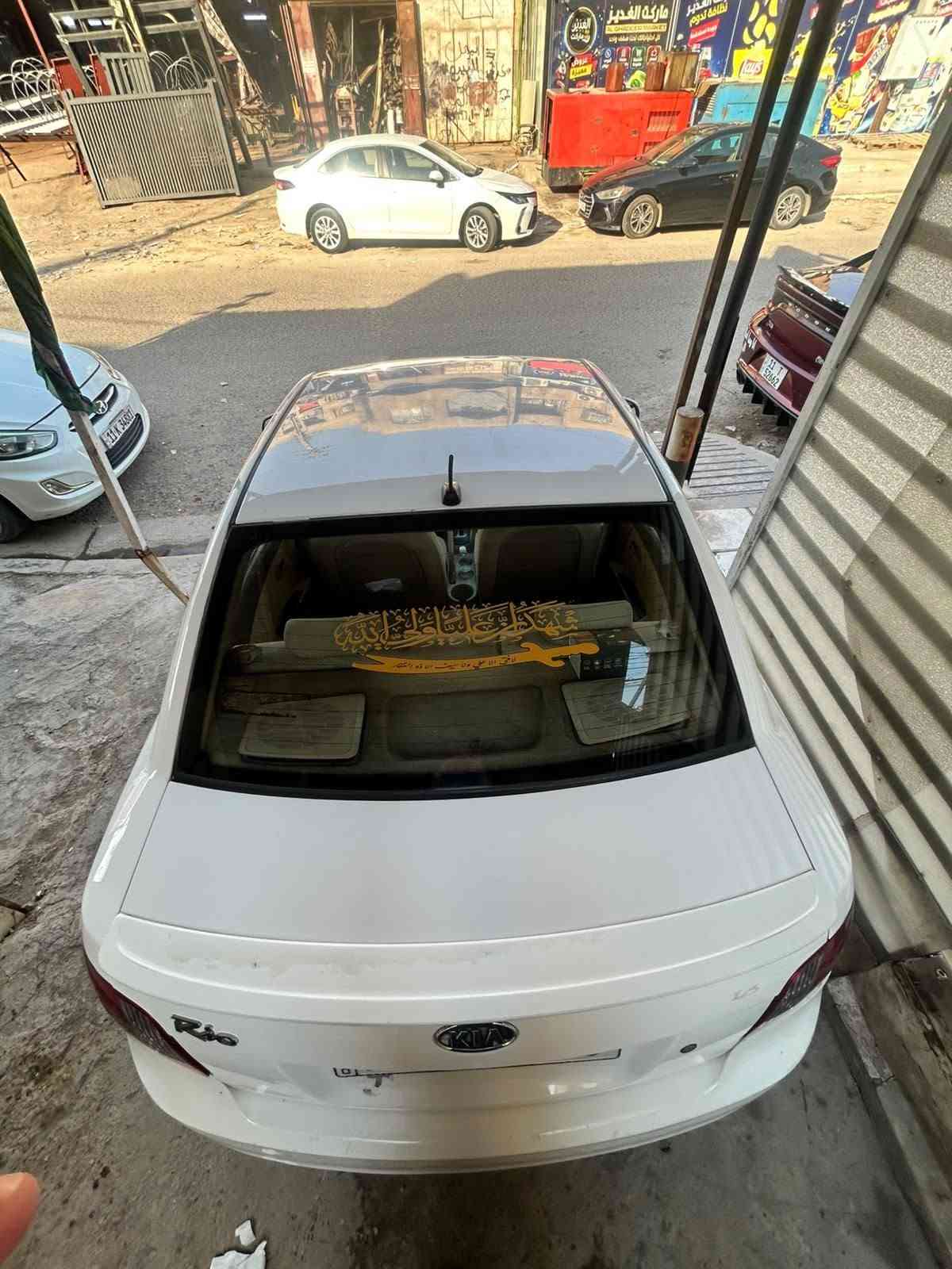 السلام عليكم Kia RIO 
2012 خليجي الشركة العامة 
محرك ١٦٠٠ دوش 
سيارة خير من الله جاهزة تخم تاير جديد صدر امامي كلة جديد نفض منضومة تبريد كاملة جديدة شرط الي كايل جديد تجي تشوفة اذا مو جديد متاخذ السيارة خير من الله جاهزة للاخير 
منضومة زنون وزرع عدسة شرط لايت نهار دواخلها بلاد كشنات بلادية مدوشم تنتة وسفاري ودشبول 
رقمي : *********** متواجد واتساب واتصال فقط 
مكاني: حي اور مقابل جامع عمار بن ياسر 
1_ملاحضة:  مكفولة من الصبغ والتبديل 
2_ ملاحضة: سيارة باسمي شخصيا سنوية وهزة ورقم انكليزي جديد بغداد
شرط كبات وكتلوكات الشركة بيها 
السعر : 79 وبيها مجال
