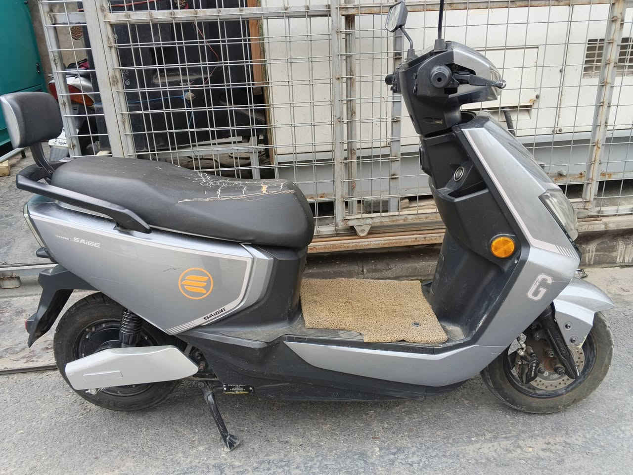 دراجه شحن للبيع
6 بطاريات
شركة السجاجي
فول نظافه
السعر:750
الهاتف:***********
