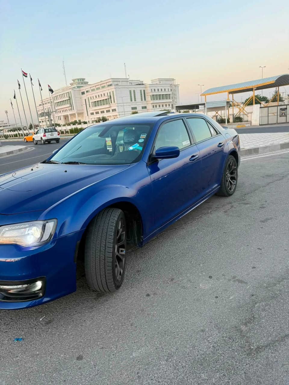 اوباما موديل2019 خليجي عداد260 بيها ضرر قطعتين وربع الجاملغ الخلفي بدون قطره دواخل لاشاصي  ولا ايرباك شرط بخ فقط السياره احلا من الصور ماشيه 80 حقيقي السيارة رقم اربيل فحص وهزه وسنويه جدد بإسمي شرط التحويل مكانها  كركوك السعر المطلوب 215وهاذا موسعرها بس متوازي على بيعتها رجاء ميعجبك المنشور اعبر بكلمه طيبه ***********
