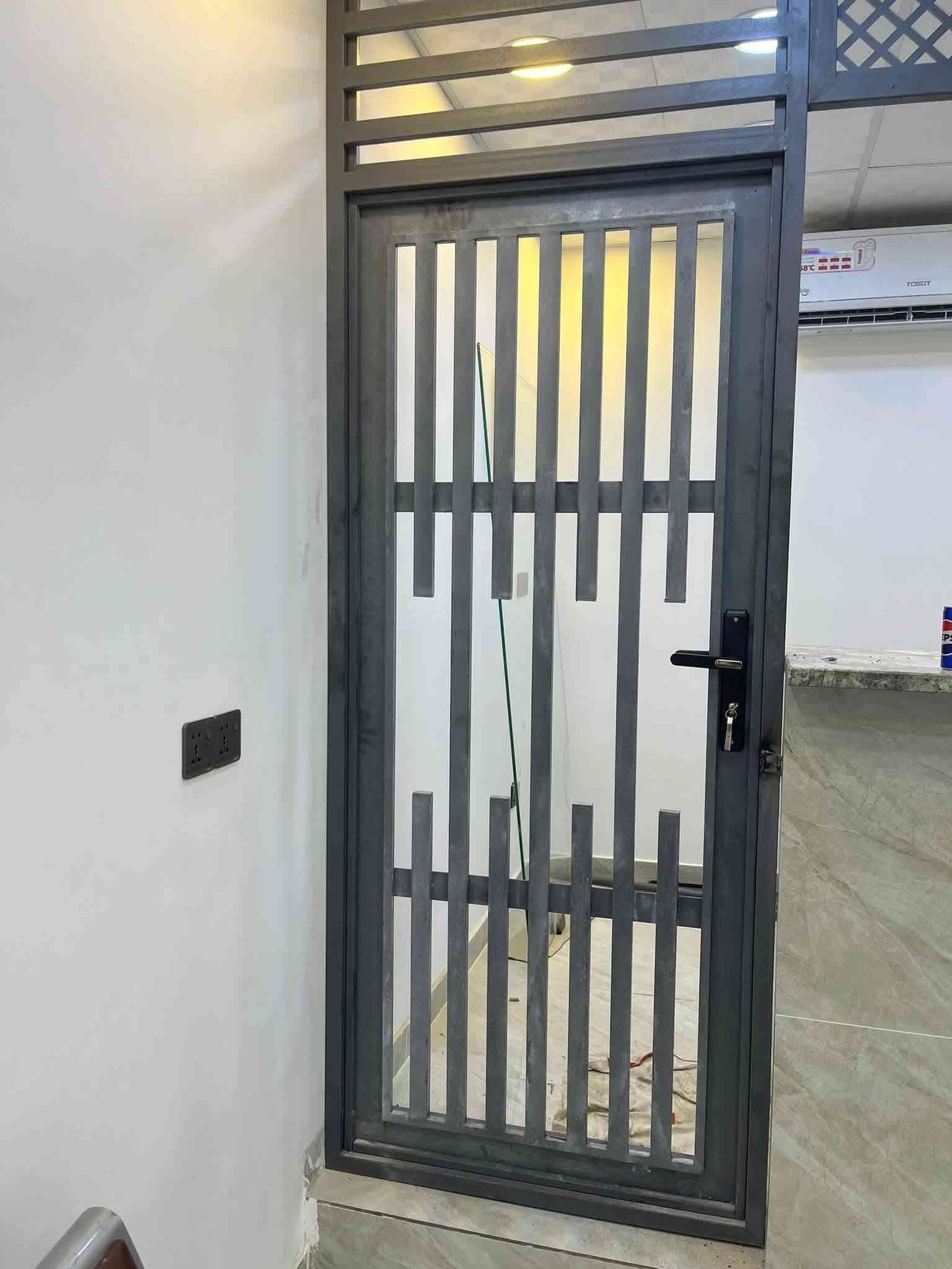 نوفر لكم تنفيذ وتجهيز:
🔹 شبابيك حديد مودرن بأحدث التصاميم.
🔹 أبواب خارجية وداخلية بتشطيبات راقية.
🔹 تفصيل حسب القياسات المطلوبة.
🔹 دهان حراري عالي الجودة ومقاوم للعوامل الجوية.
🔹 دقة في التصنيع وإتقان في التركيب.

✔️ تصاميم عصرية تناسب جميع الواجهات.
✔️ خامات ممتازة وأسعار منافسة.
✔️ تجهيز الجملة والمفرد.

📍 الأخوين  للأعمال المعدنية
📍 بغداد الأمين الثانيه قرب البانزيخانه 
⭐  خبرة في الأعمال المعدنية

📩 راسلنا الآن لمعرفة الأسعار أو لطلب تصميم خاص يناسب منزلك.

*********** 

ورشة الاخوين… عندما تجتمع المتانة مع جمال التصميم
#بغداد #

نص مكتوب في الصور:
- ورشة الأخوين نعمل كافة الأعمال أبواب - شبابيك - سندويج بنل محجرات شبابيك أبواب سندويج بنل مخازن سقائف للتواصل والاستفسار العنوان: بغداد - الأمين الثانية - قرب البانزيخانة ***********