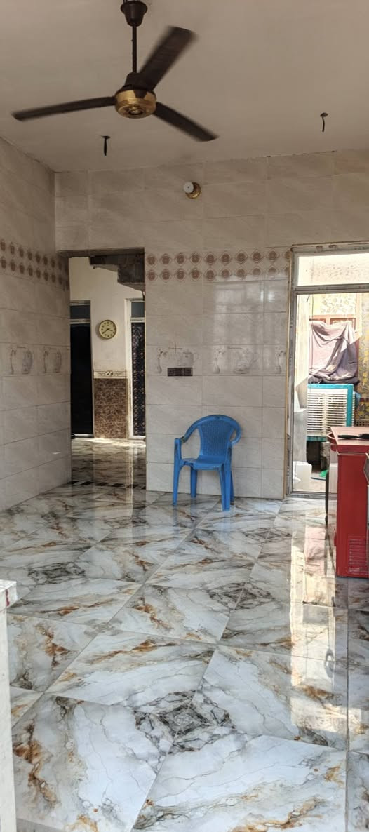 سلام عليكم بيت للبيع بجبيل بشارع المضيف مساحه 200 طابقين غرفتين جوة الاستفسار عل رقم السعر55وبي مجال الله محيكم ***********
