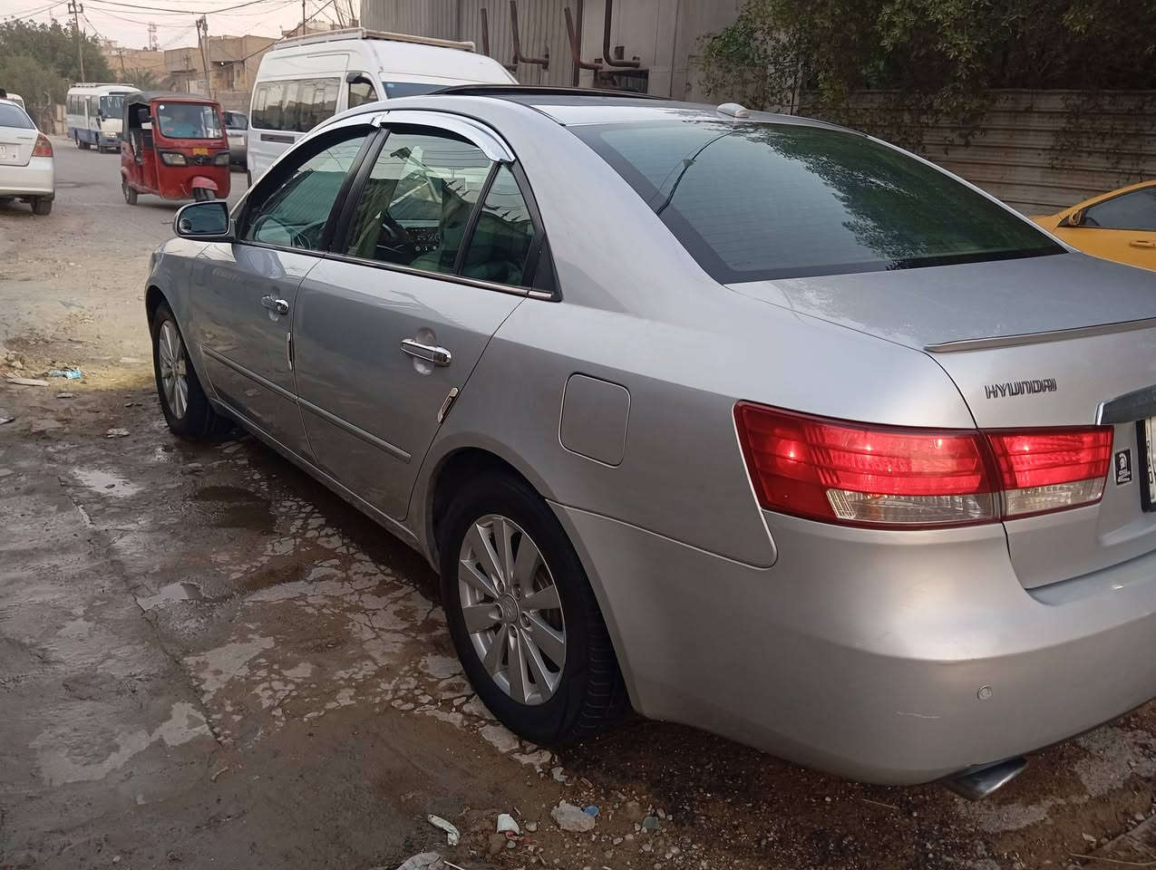 من رخصت لادمن سوناتا للبيع موديل 8 رقم بغداد مكفوله من الصبغ محرك سته سلندر محرك كير مكفولات تبريد ثلج دتفئه فول مواصفات حداديه امامي خلفي جديد تخم تاير جديد سياره مال جناي خير من الله مكان سياره بغداد الأمين اللاستفسار عله الرقم *********** فقط تصال غير متواجد عله الفيس
