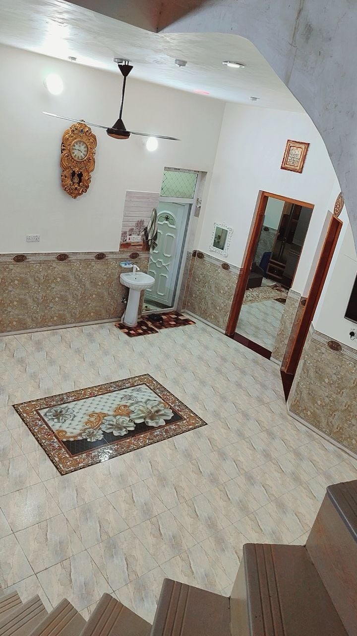 بيت للبيع مساحه 200متر في الناصرية حي الشهداء البيت بناء حديث على شارع عرضه 15متر الاستفسار الاتصال على الرقم ***********