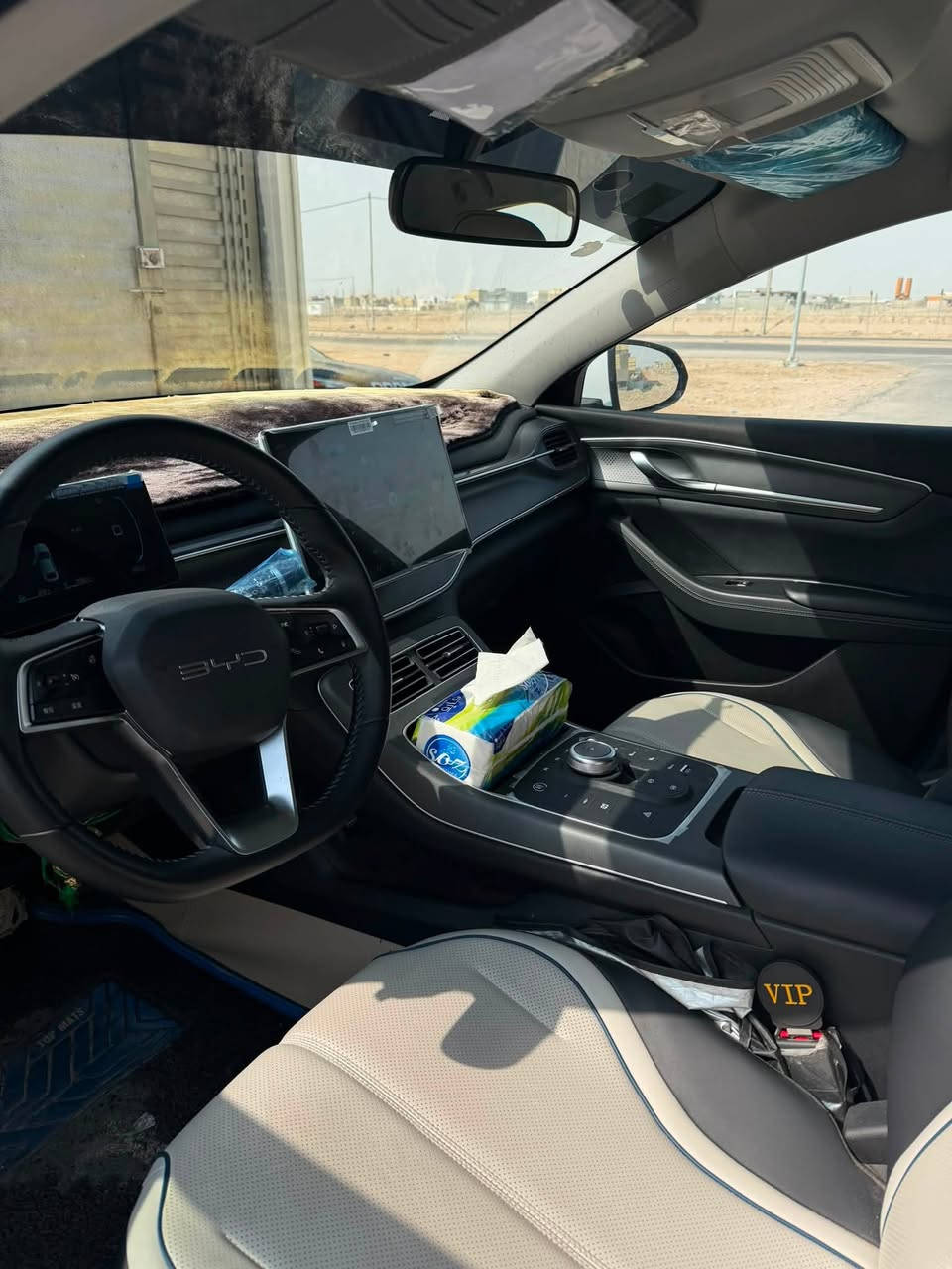 دستروير 2025 كفاله عامه سياره نضيفه جدا جدا مالي بيت بيها بارد على كد اقل من شبر غيرها ماكو 
سياره جديده بمعنى الكلمه رقم بصره بمكاني بصره حي بغداد السعر 127 وبيها مجال بسيط 
***********
