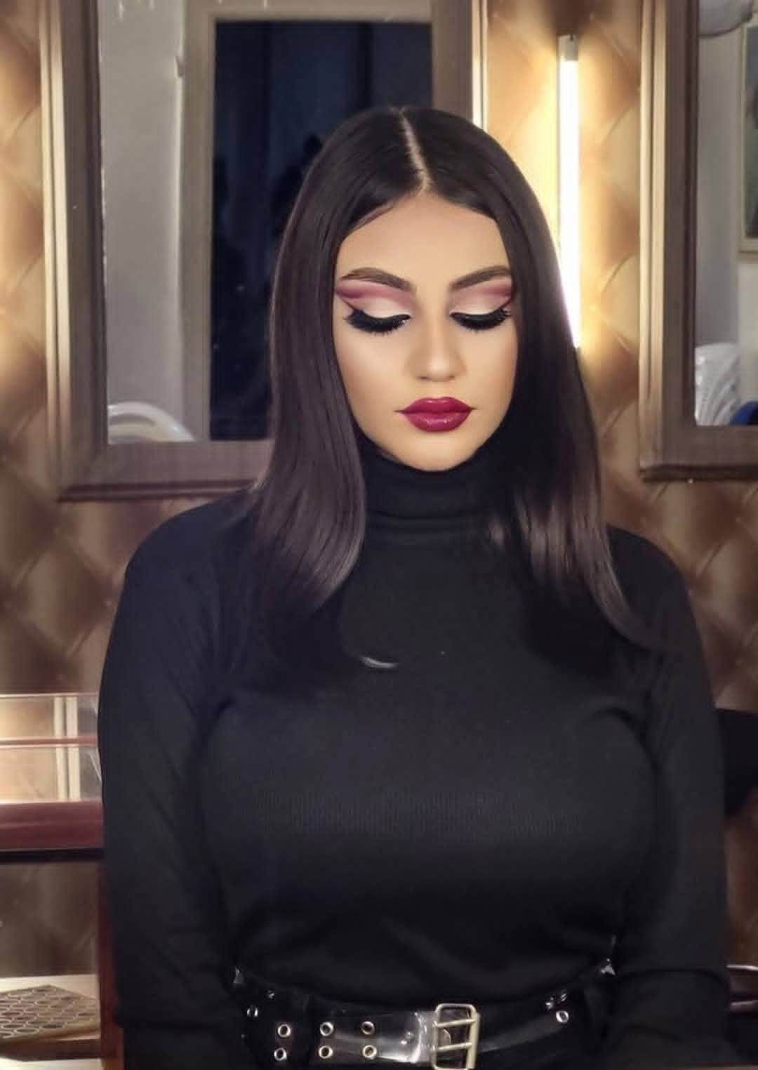 ️✨ عروستنا الحلوة… عرضج المميز وصل! ✨👰🏻‍♀️

💄 مكياج عروس + تسريحة عروس 💇🏻‍♀️
بس بـ 125 ألف دينار 😍🔥

وللمدعوات الحلوات:

💄 مكياج + تسريحة 💇🏻‍♀️
بس بـ 50 ألف دينار للشخص الواحد ✨

ويا خبيرة المكياج السورية مايا 🤍
راح تحصلين على إطلالة ناعمة ومرتبة، تناسب ملامحج وفستانج وتخليج تلمعين بليلة عمرج ✨

🎀 العرض لفترة محدودة والعدد محدود
لا تأجلين حجزج، لأن المواعيد تنحجز بسرعة! 🔥

📍 بغداد – الدورة – حي الصحة
💒 مجمع ميس للأعراس | استديو ميس

📩 للحجز والاستفسار راسلونا خاص هسه
وخلي إطلالتج بليلة عمرج تحچي عنج 🤍👰🏻‍♀
