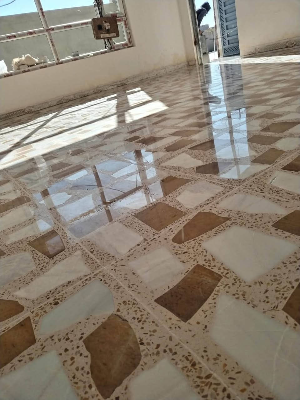 السلام عليكم***********
جلي كاشي موقعي مرمر طبيعي تنضيف تلميع بورسلين جلي صبة جلي سيرميك  معالجات الكاشي القديم والمحفر  جلي انوع البنايات والعماير ومستشفيات والمدرسة كادر متنقل في جميع محافظات العراق موجد واتساب الحجز متوفر واتساب*********** /***********
